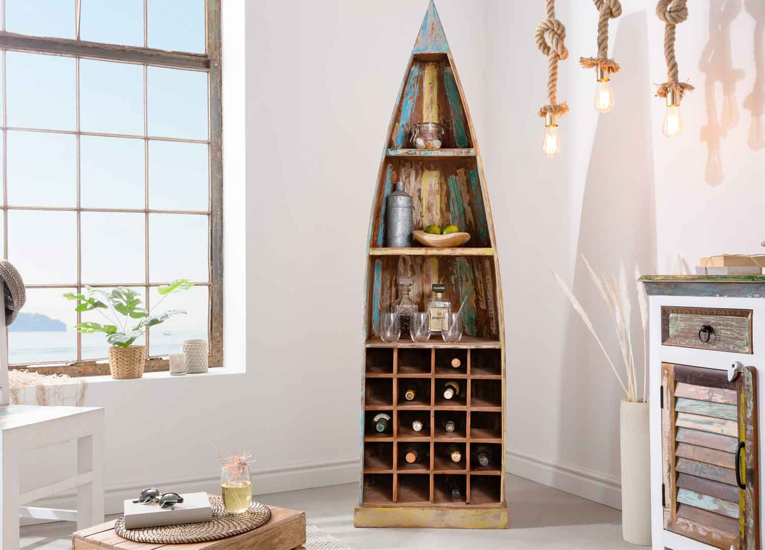Étagère porte-bouteilles forme bateau en bois recyclé