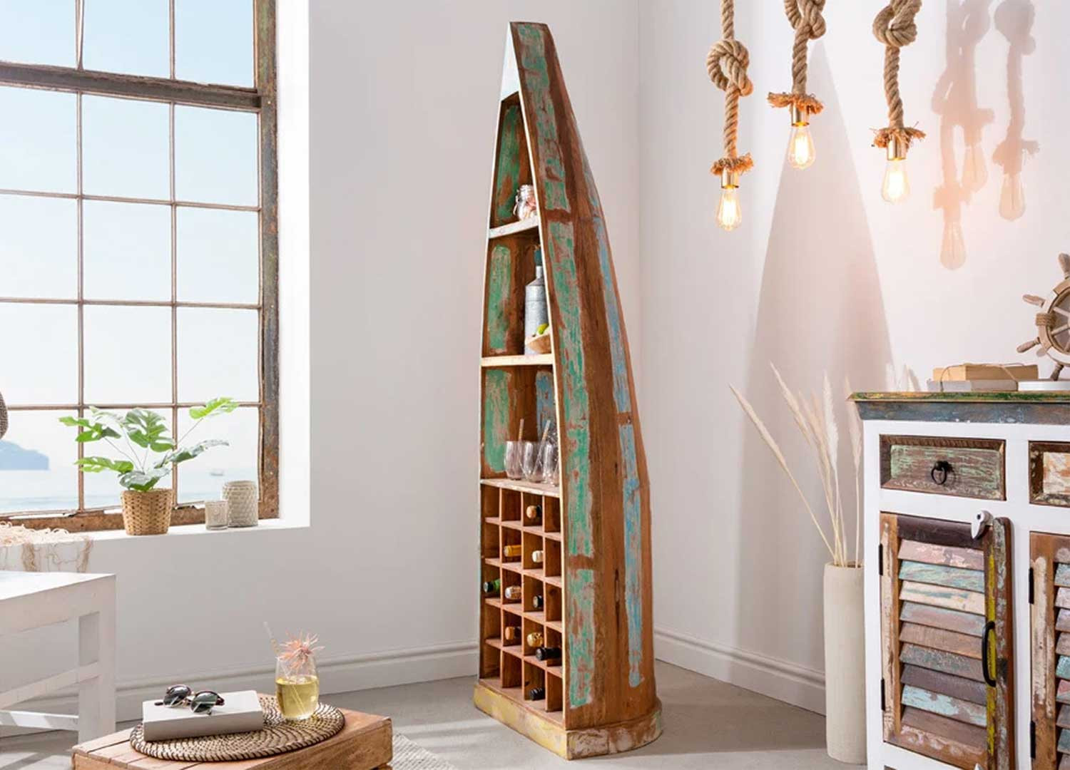 Étagère porte-bouteilles forme bateau en bois recyclé