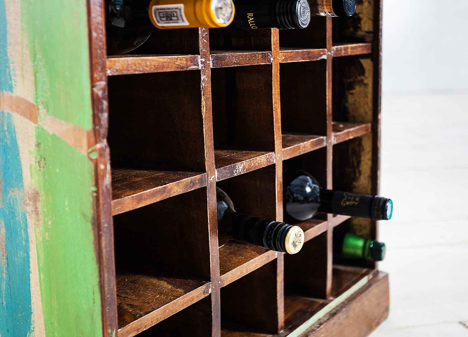 Étagère porte-bouteilles forme bateau en bois recyclé