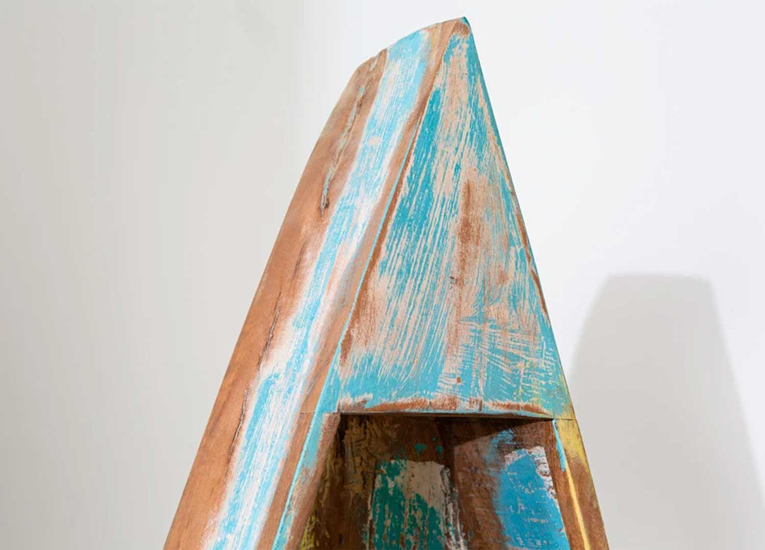 Étagère porte-bouteilles forme bateau en bois recyclé