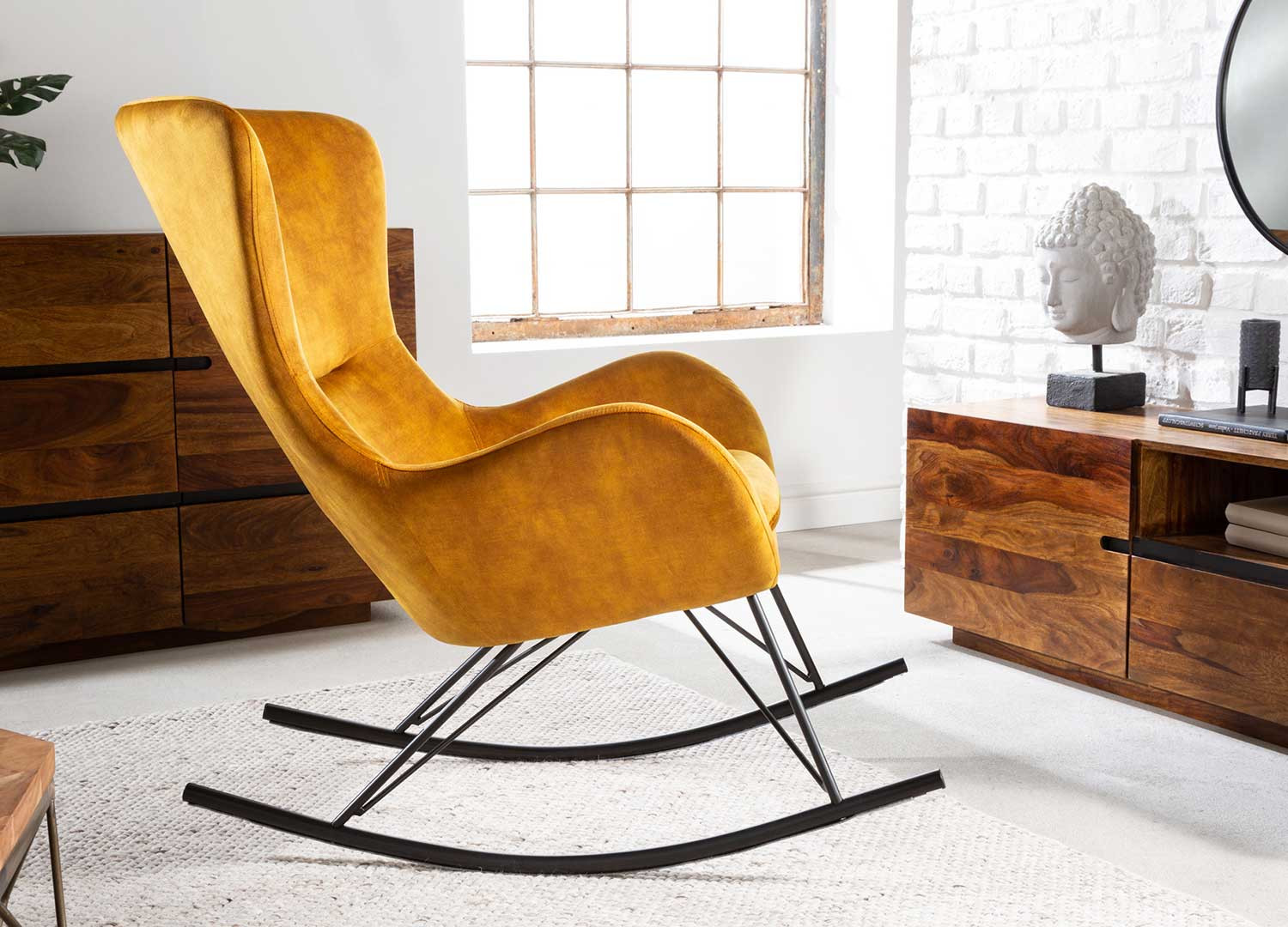 Fauteuil à bascule scandinave jaune moutarde