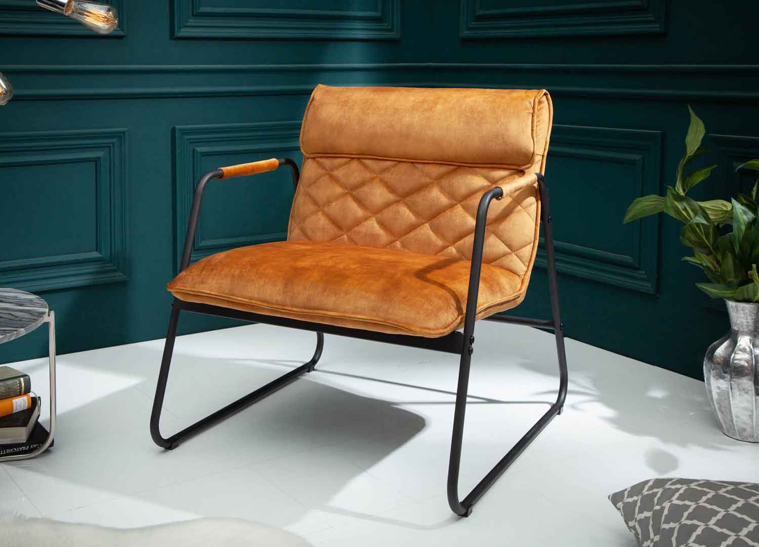 Fauteuil lounge en velours jaune moutarde