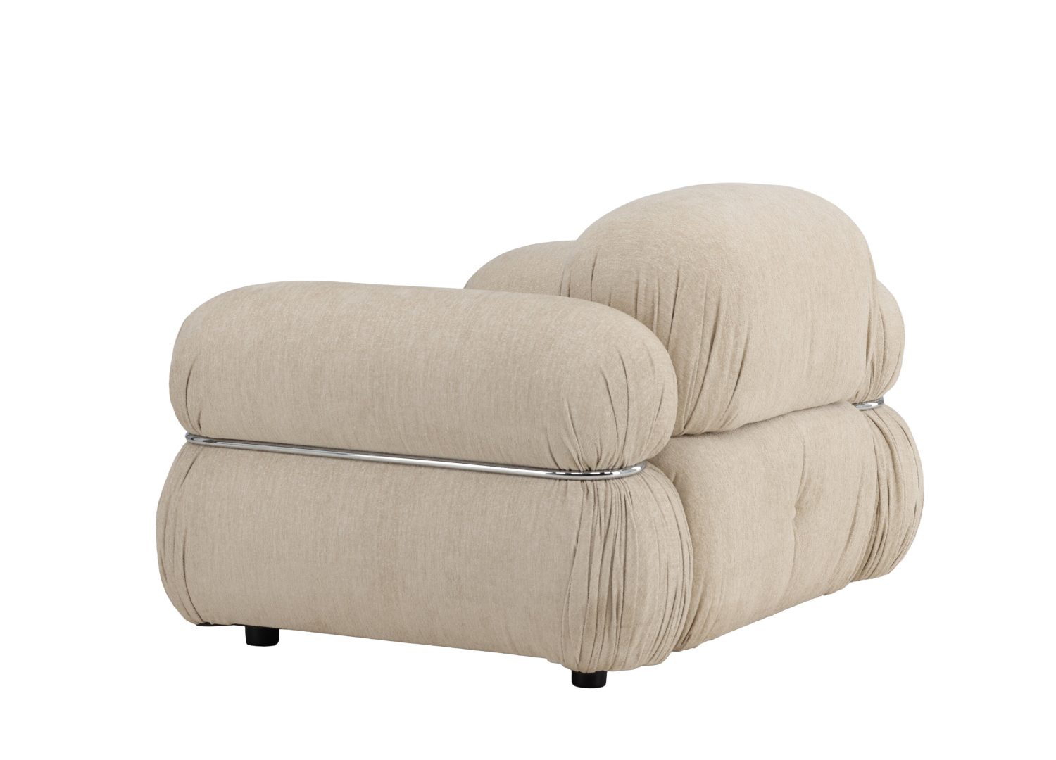 Fauteuil Mika en tissu beige vu sous un autre angle