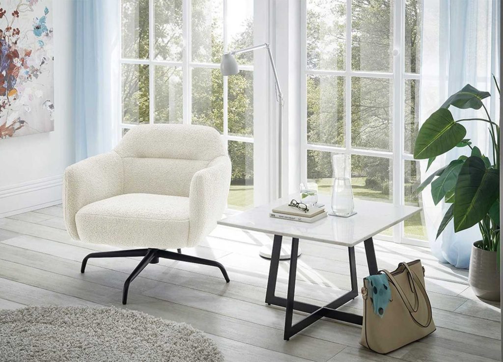 Fauteuil pivotant crème et métal noir Tajo