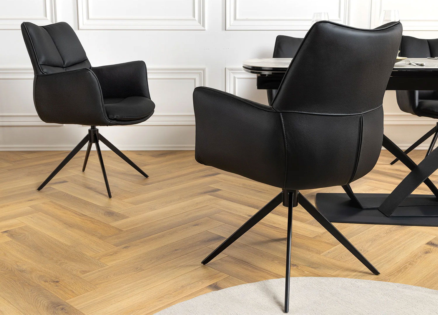 Fauteuil pivotant en cuir noir Vesper