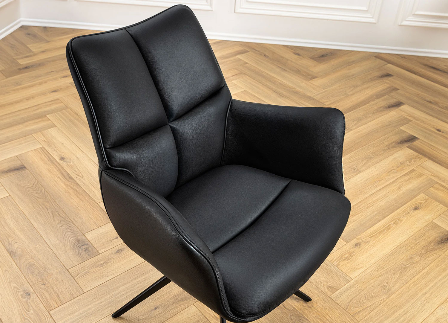 Fauteuil pivotant en cuir noir Vesper