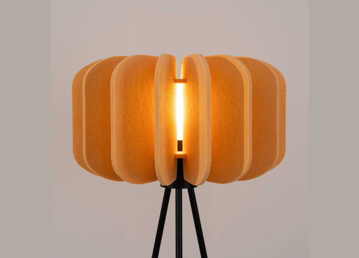 Lampadaire MULA 45 jaune et noir E27 – vue complémentaire 5
