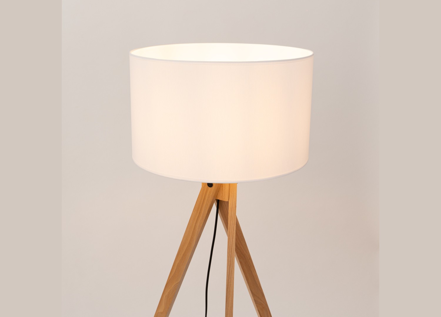 Lampadaire NATT blanc et bois naturel E27 – vue complémentaire 6
