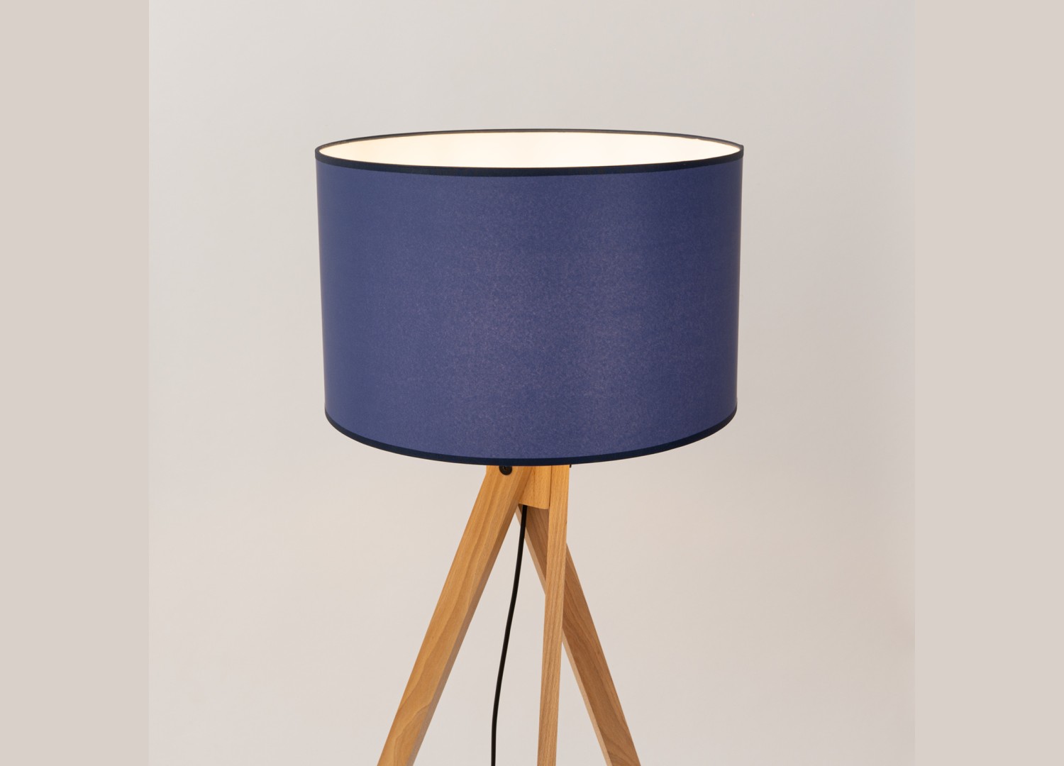 Lampadaire NATT bleu marine et bois naturel E27 – vue complémentaire 6