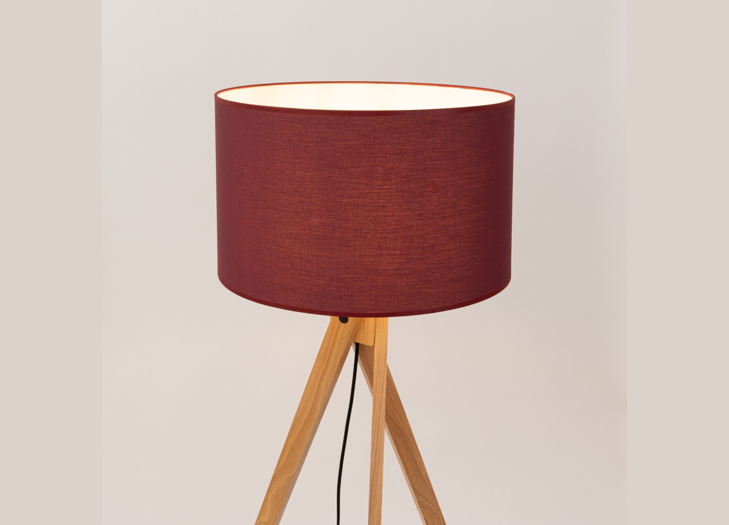 Lampadaire NATT bordeaux et bois naturel E27 – vue complémentaire 6