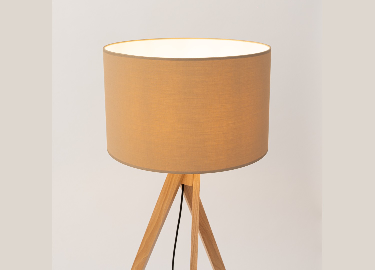 Lampadaire NATT taupe et bois naturel E27 – vue complémentaire 6
