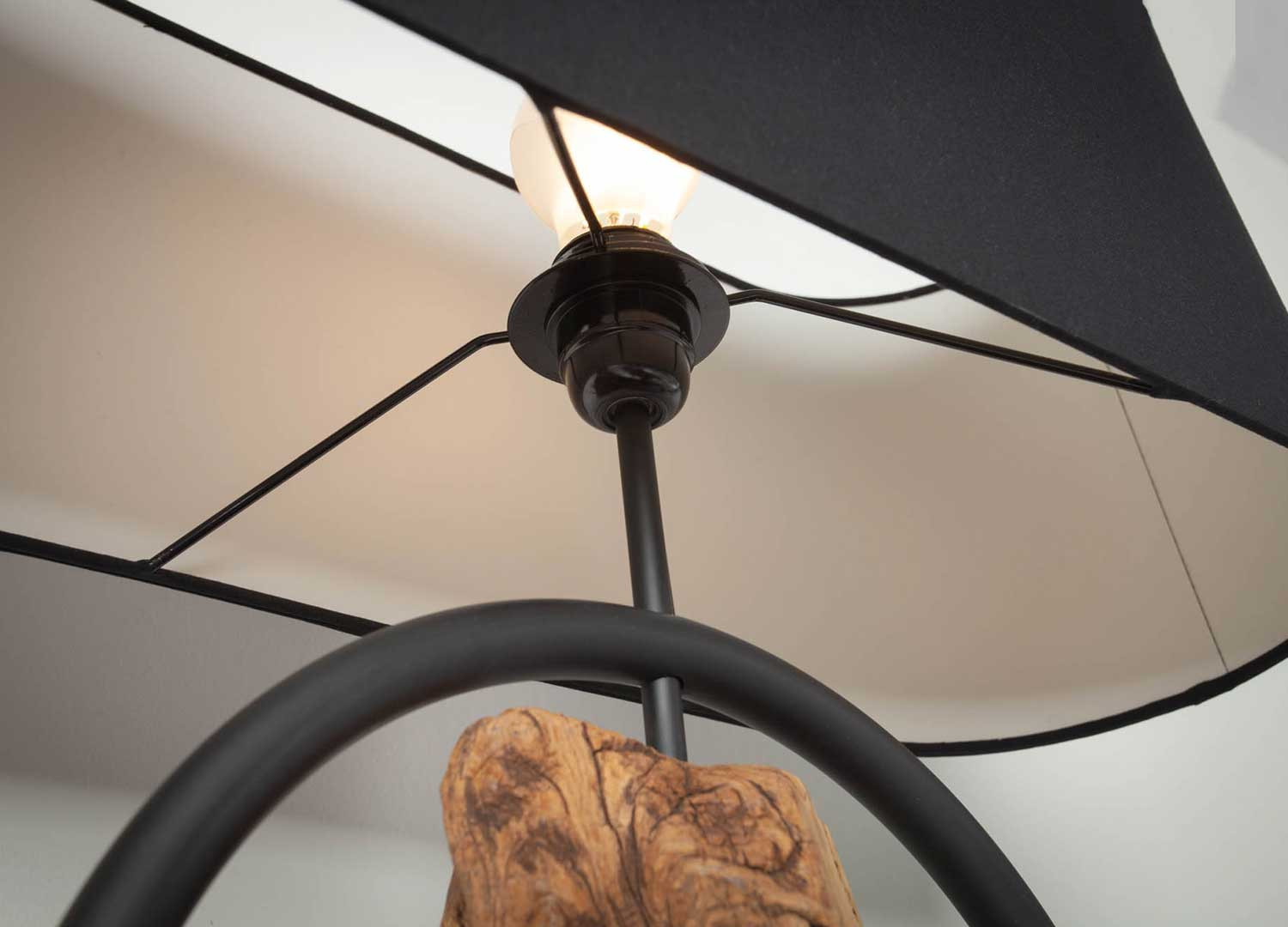 Lampadaire sur pied 147 cm bois d'acacia et métal