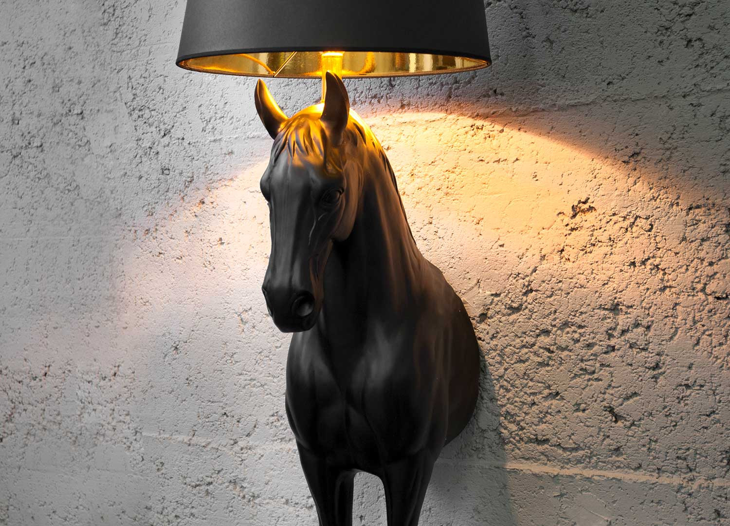 Lampadaire sur pied cheval noir et doré