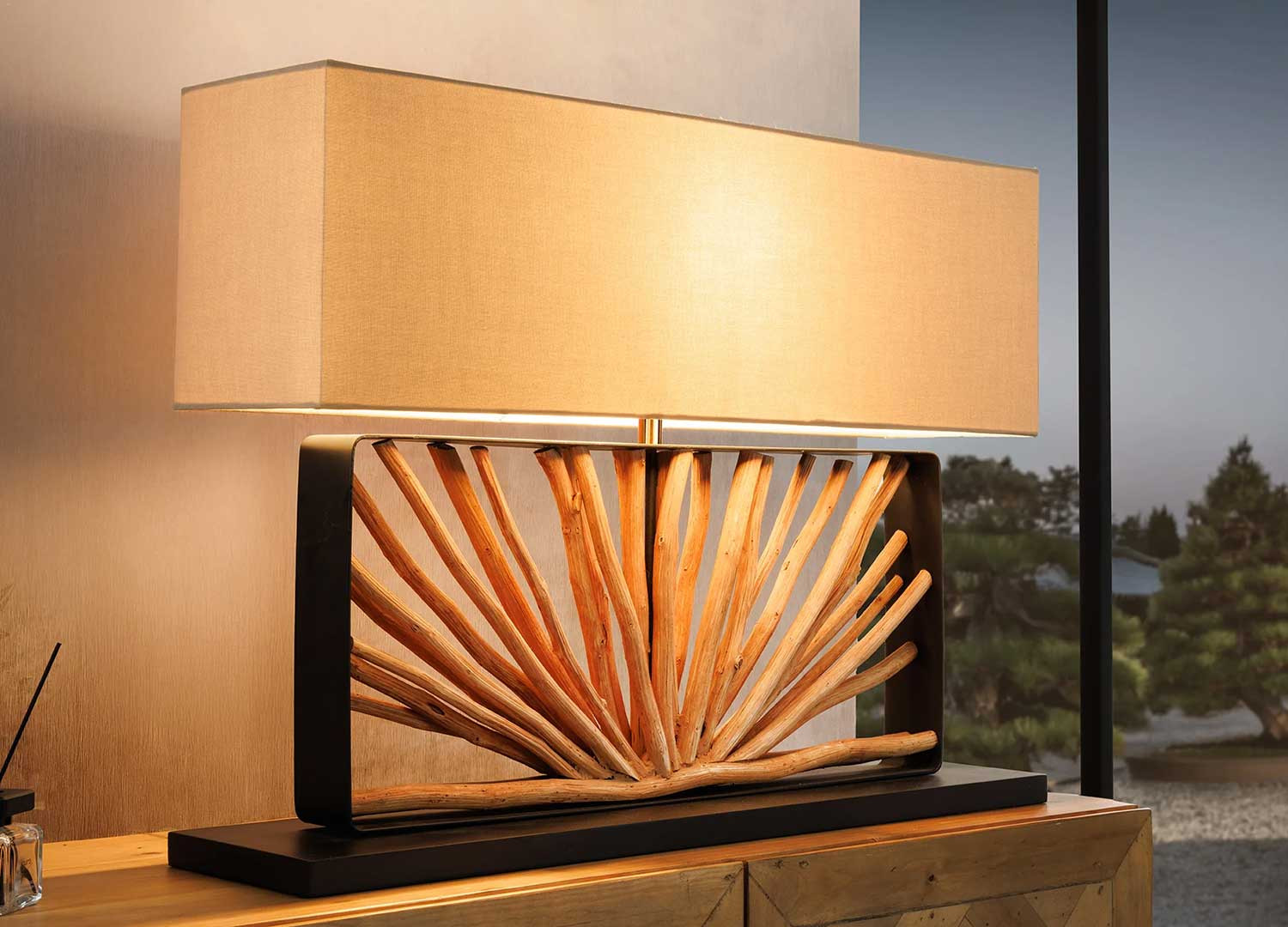Lampe à poser abat-jour beige et bois de longane Orion