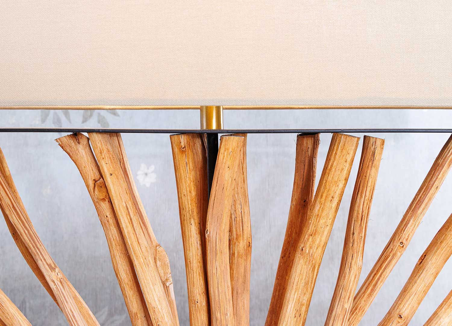 Lampe à poser abat-jour beige et bois de longane Orion