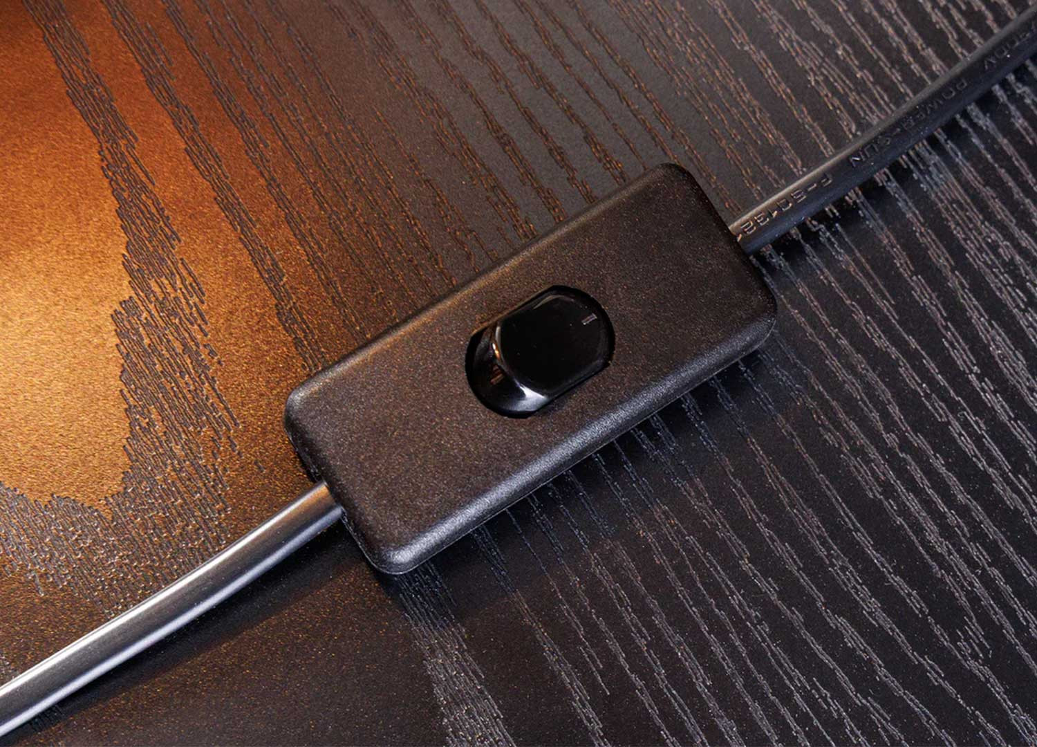 Lampe de table en acacia massif Soluna