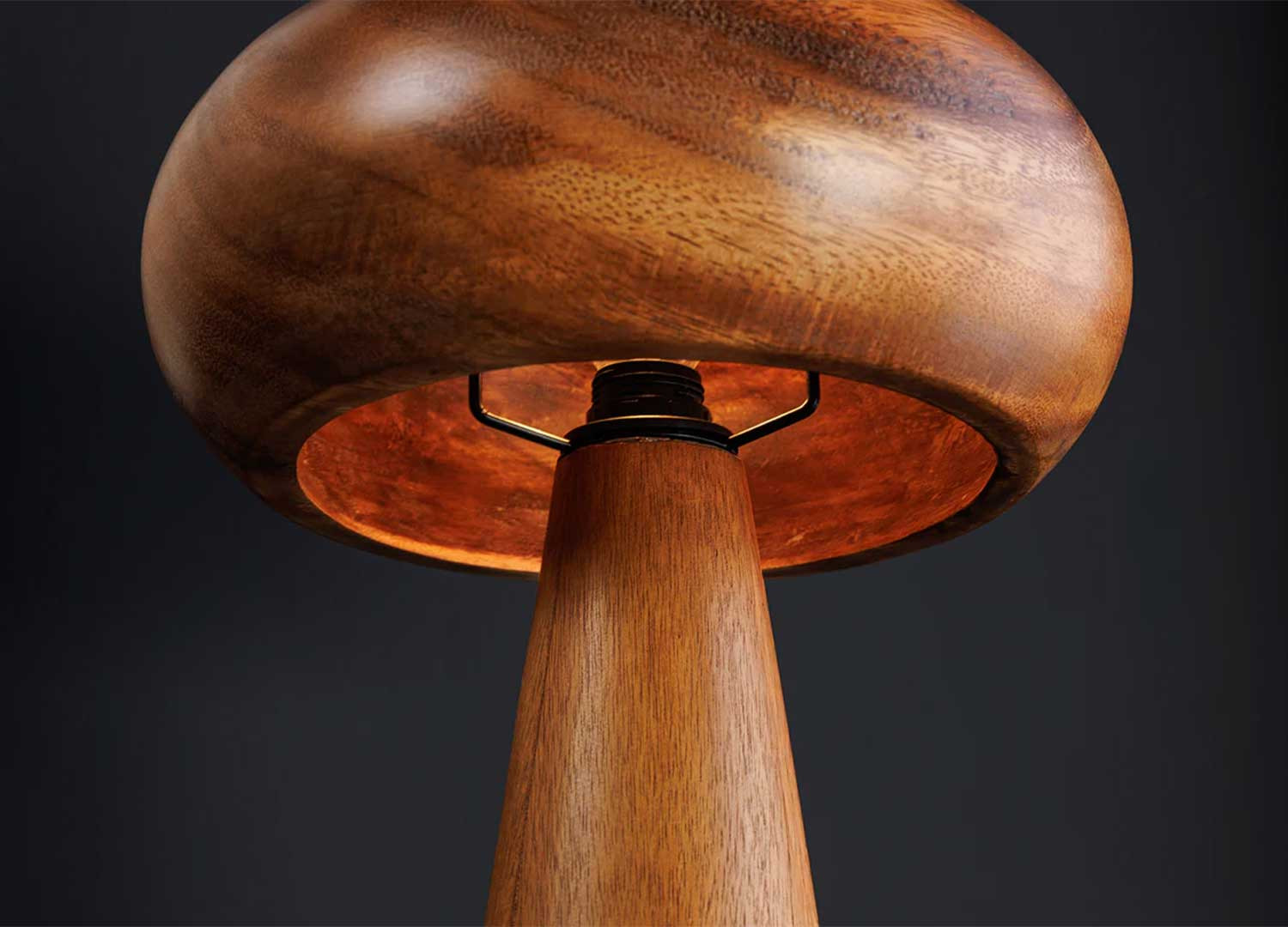 Lampe de table en acacia massif Soluna