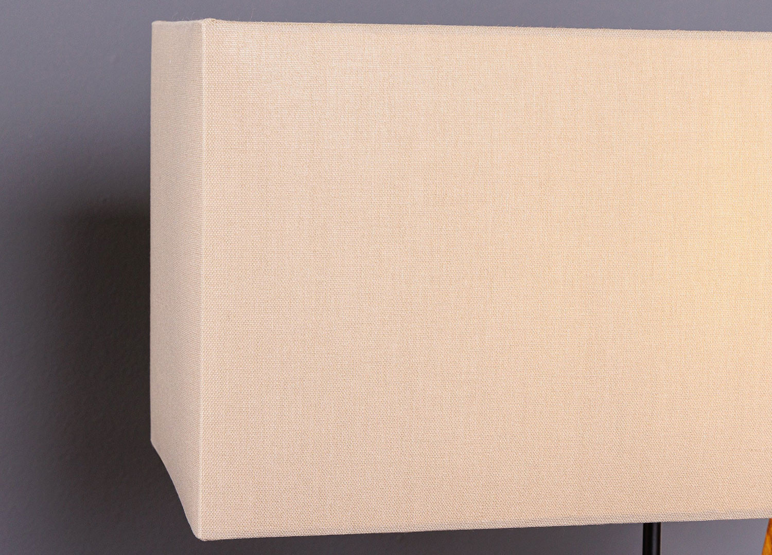 Lampe de table en bois de teck avec abat-jour beige Adrian