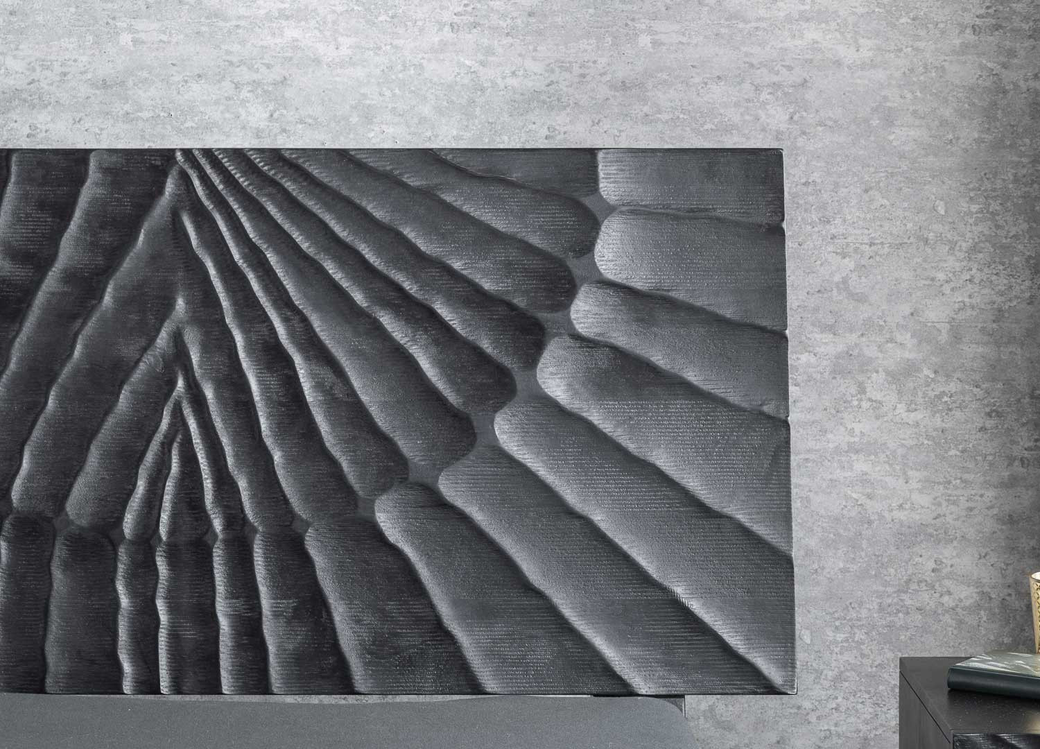 Lit 180x200 cm en bois de manguier teinté noir avec sculptures