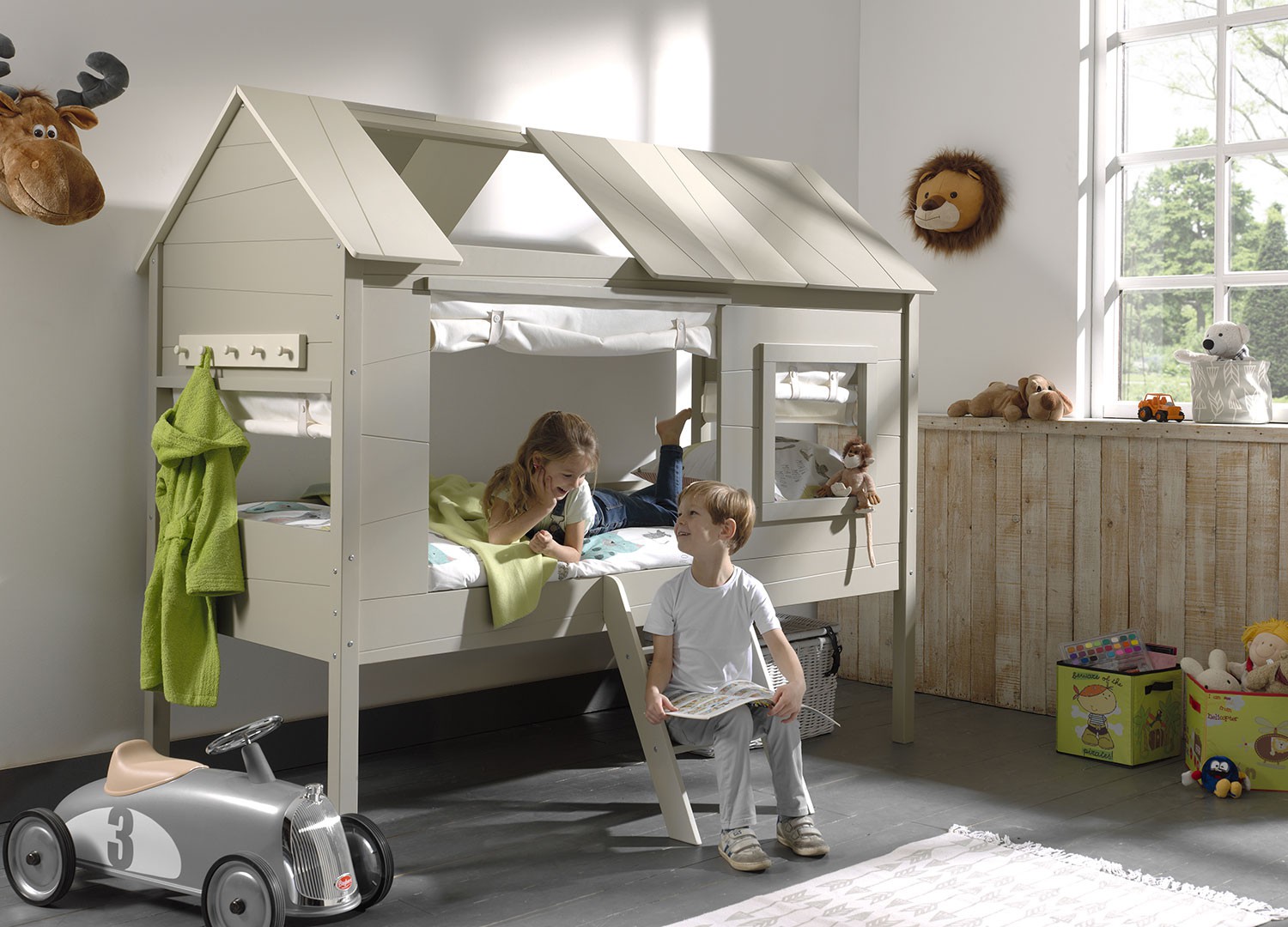Lit cabane gris et beige laqué 90x200 cm
