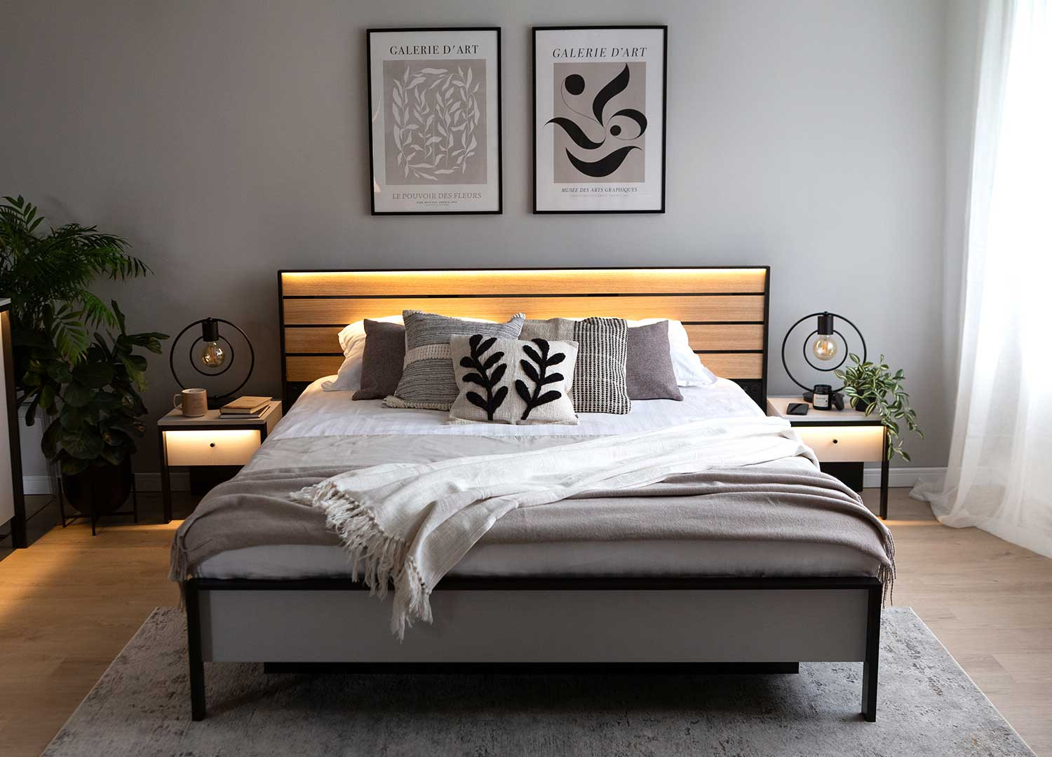 Lit coffre 180x200 gris et noir avec tête de lit chêne éclairée