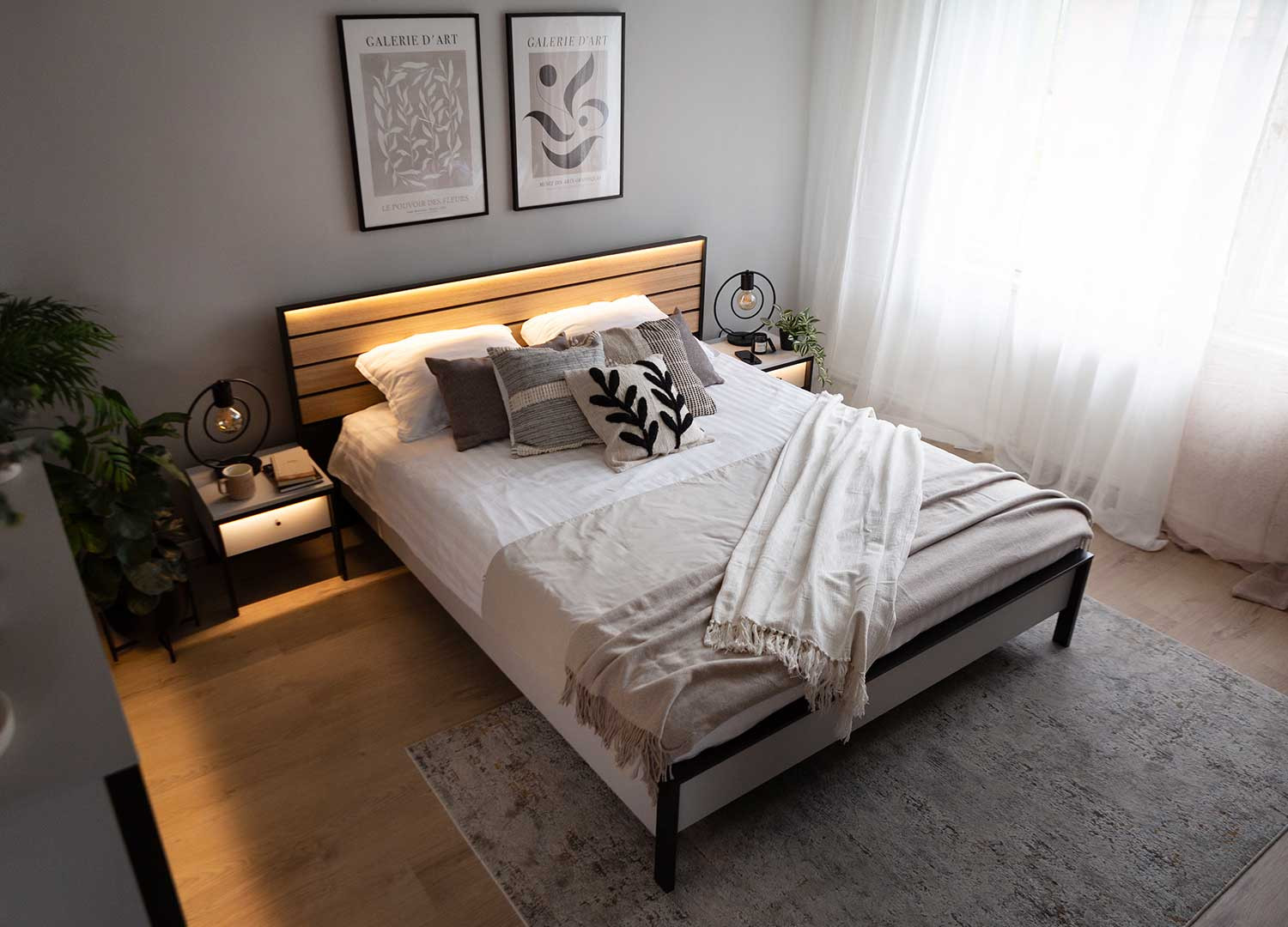Lit moderne relevable 160 gris et noir avec tête de lit chêne éclairée