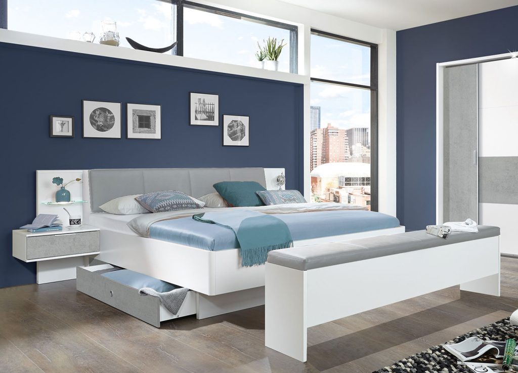 Lit de chambre adulte 160x200 cm avec chevets suspendus gris béton clair et blanc