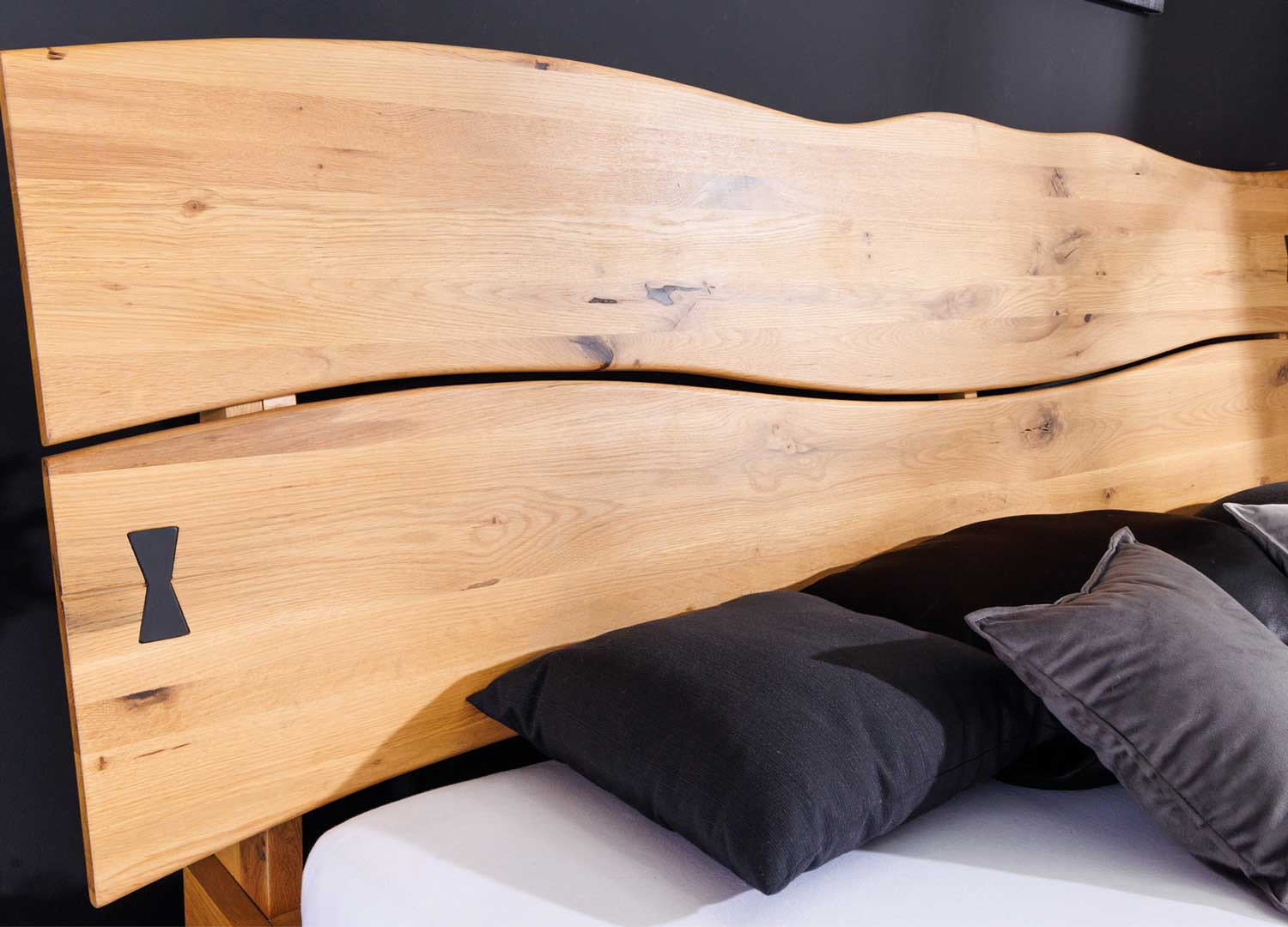 Lit en bois chêne sauvage et métal noir 180x200 cm