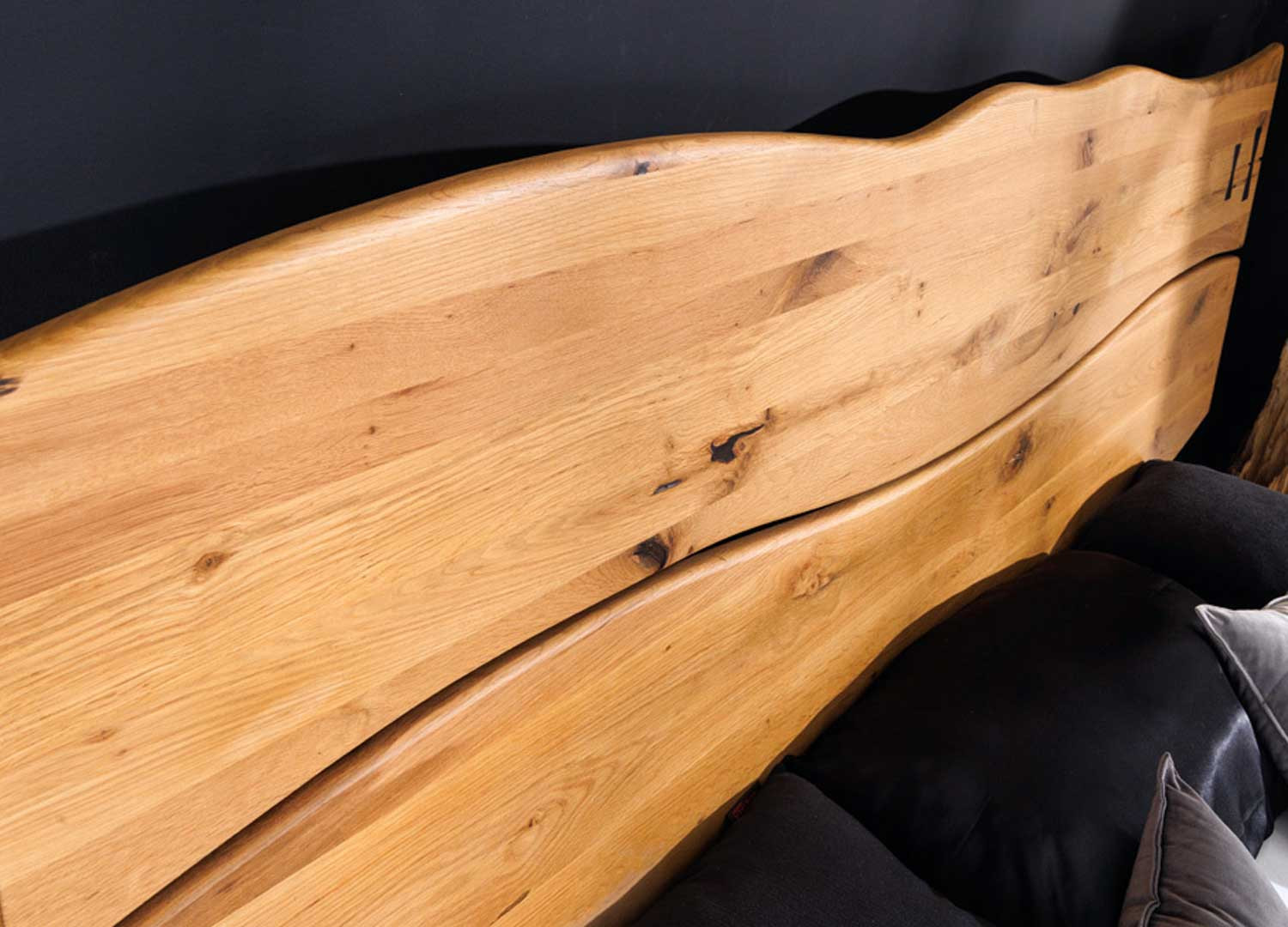 Lit en bois chêne sauvage et métal noir 180x200 cm