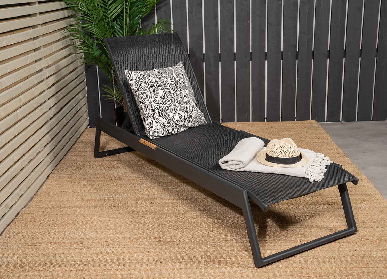 Lot de 2 chaises longues de jardin noire avec détail en teck
