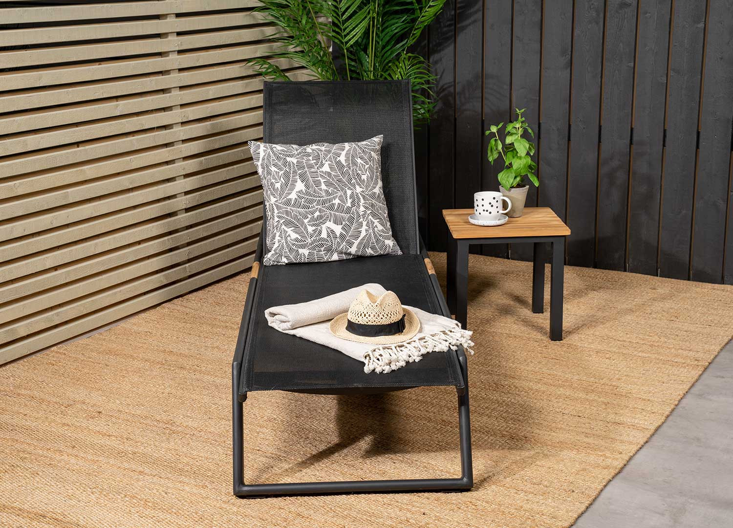 Lot de 2 chaises longues de jardin noire avec détail en teck
