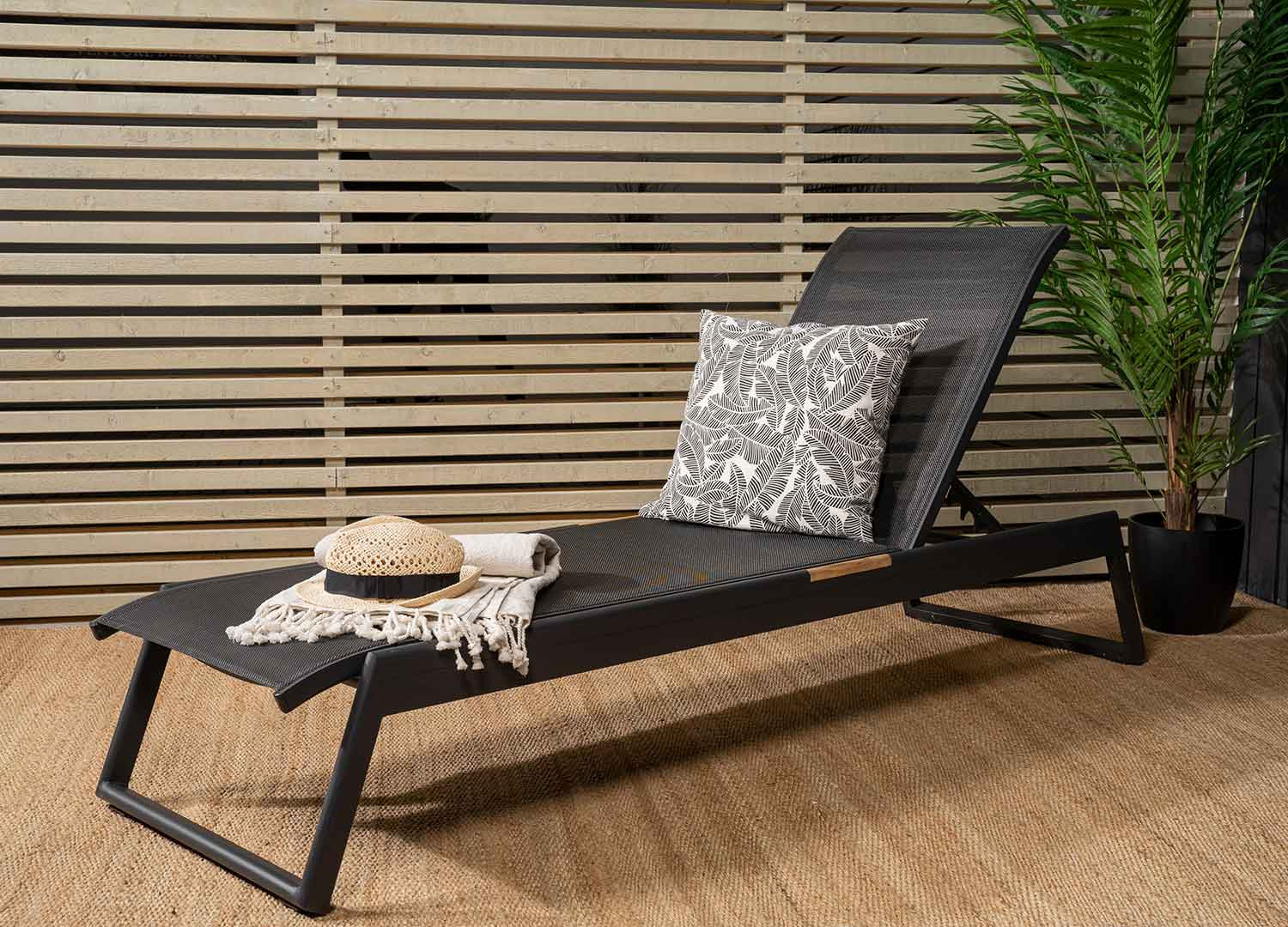 Lot de 2 chaises longues de jardin noire avec détail en teck