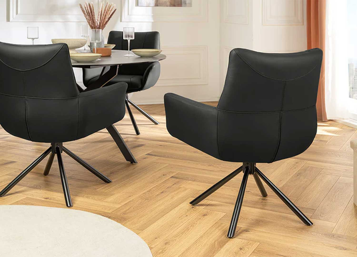 Lot de 2 chaises modernes pivotantes 100% cuir noir Bridget