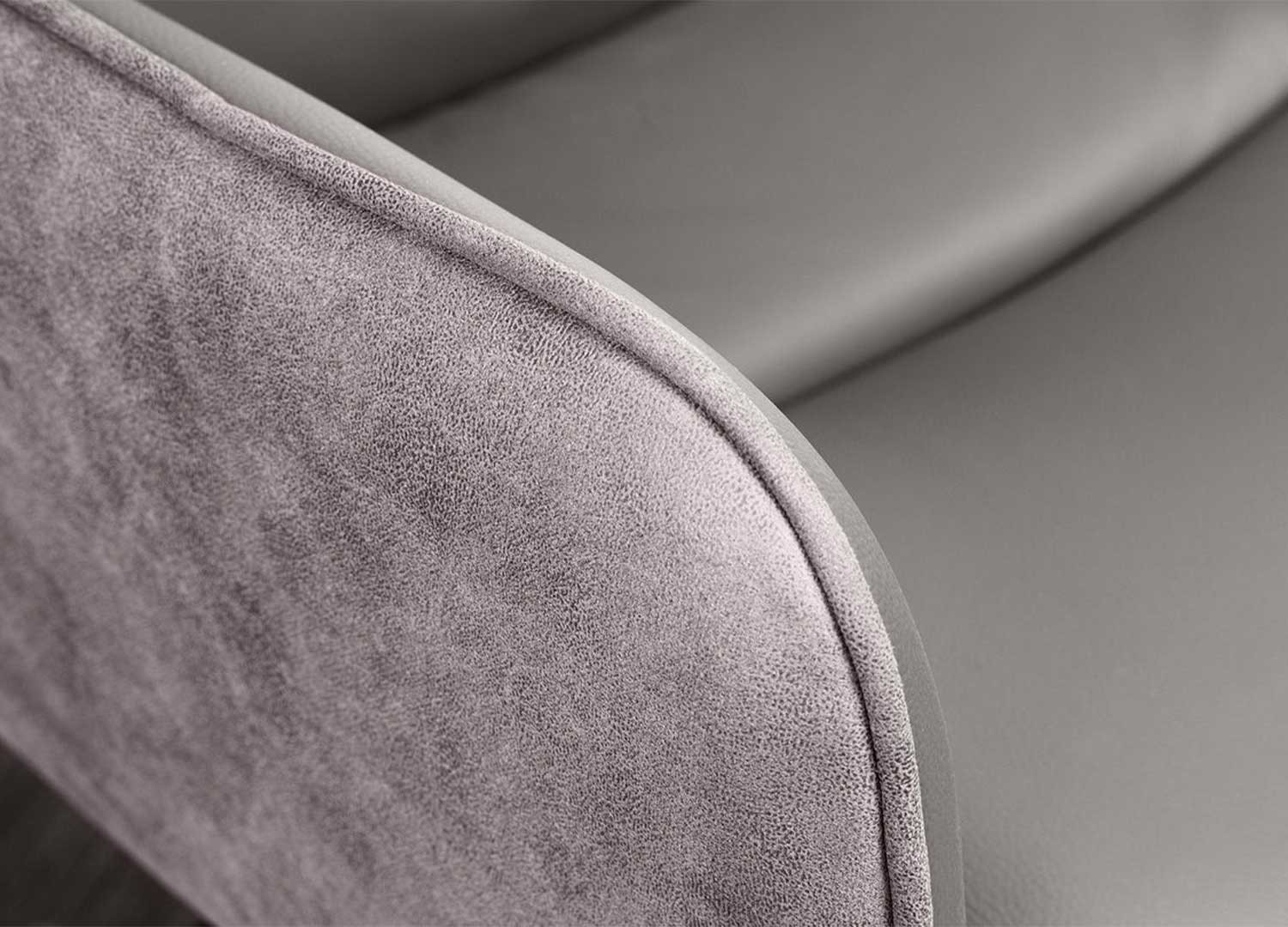 Chaise en microfibre taupe