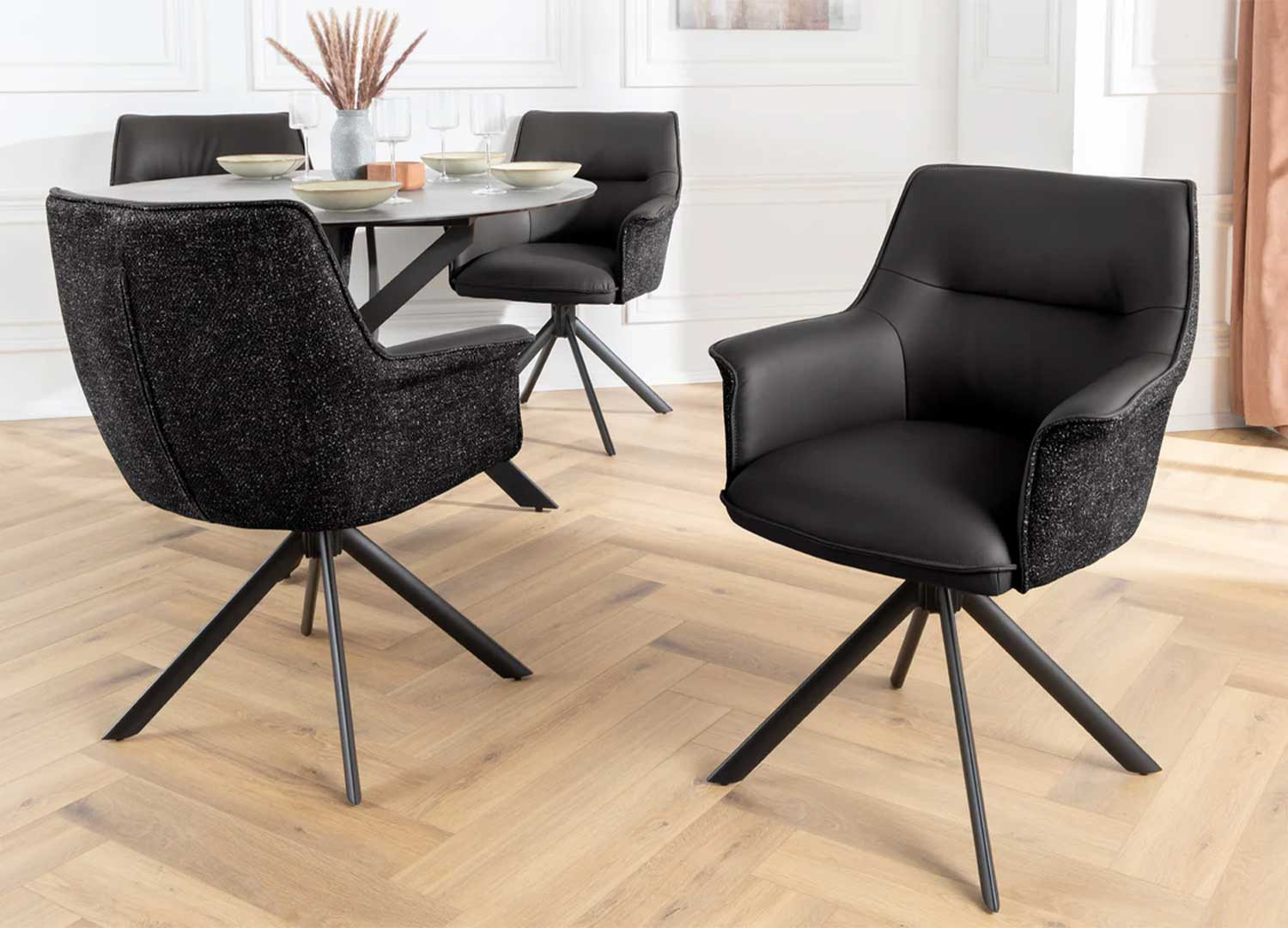 Lot de 2 chaises pivotantes en cuir et tissu noir Darek
