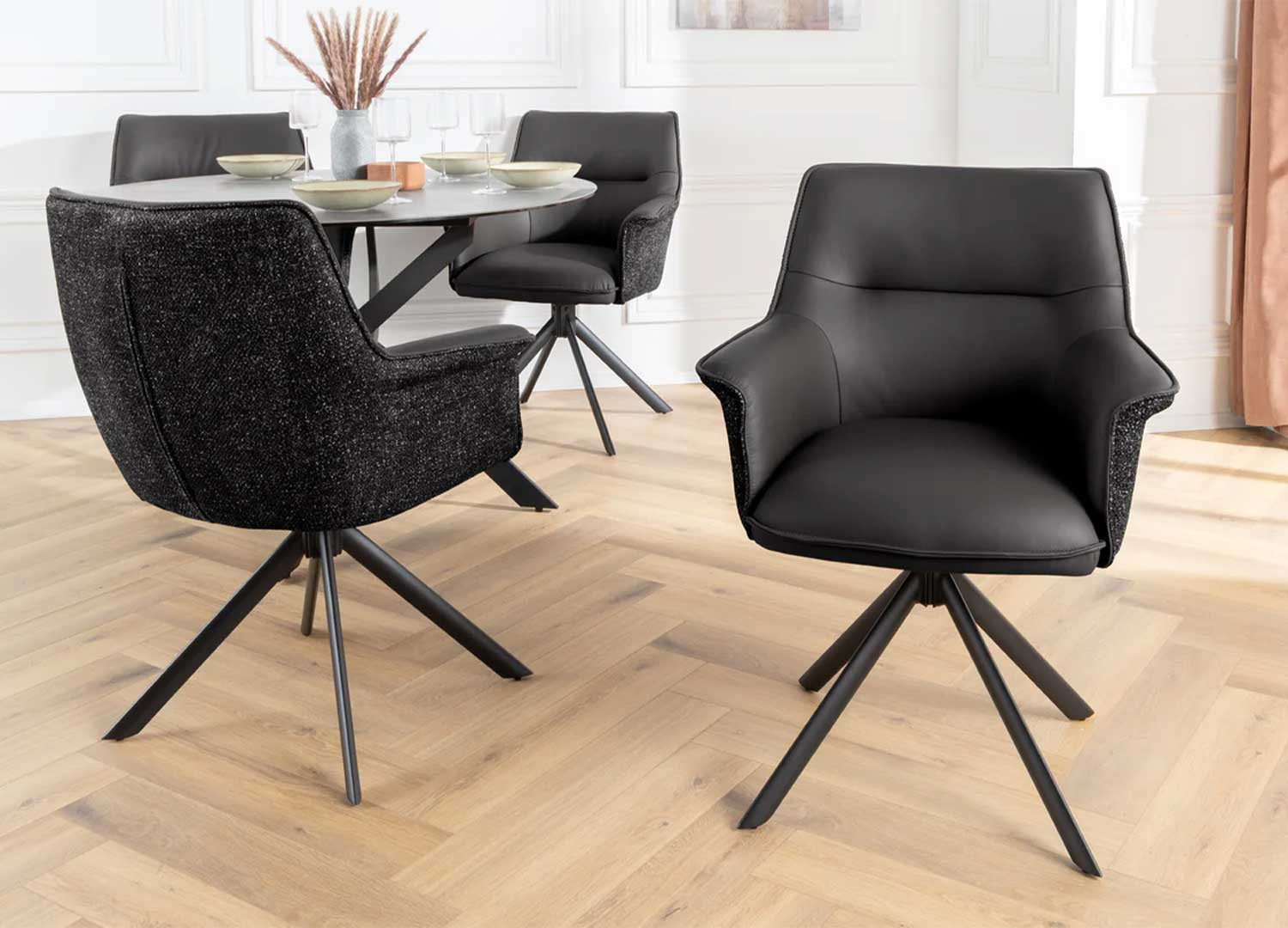 Lot de 2 chaises pivotantes en cuir et tissu noir Darek