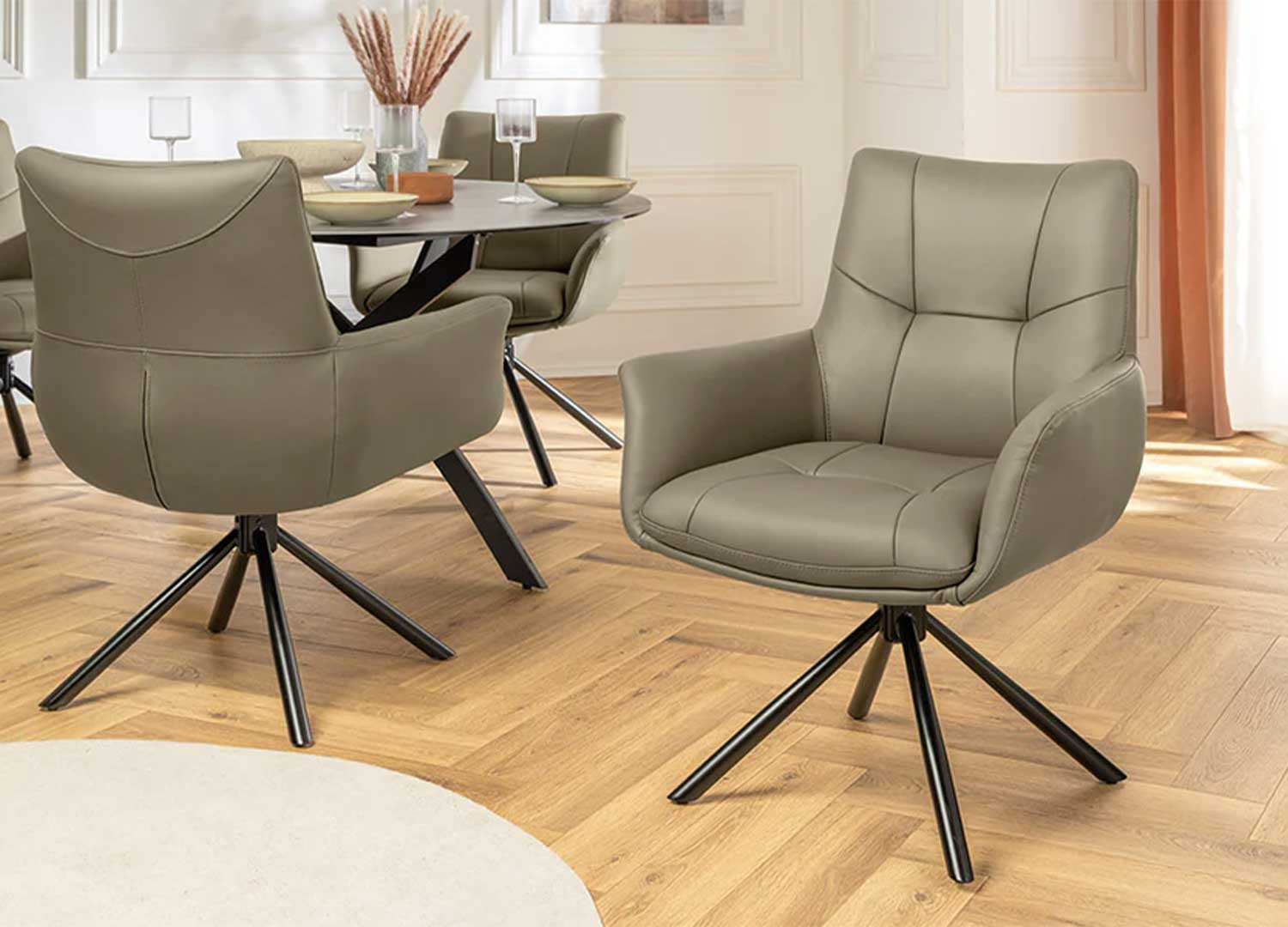 Lot de 2 chaises pivotantes en cuir taupe Bridget