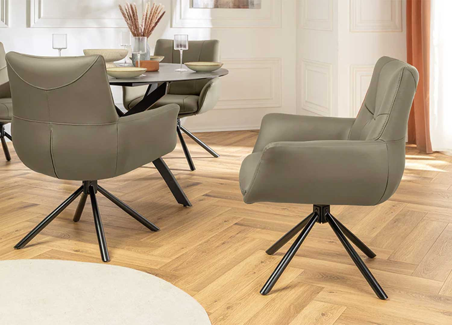 Lot de 2 chaises pivotantes en cuir taupe Bridget