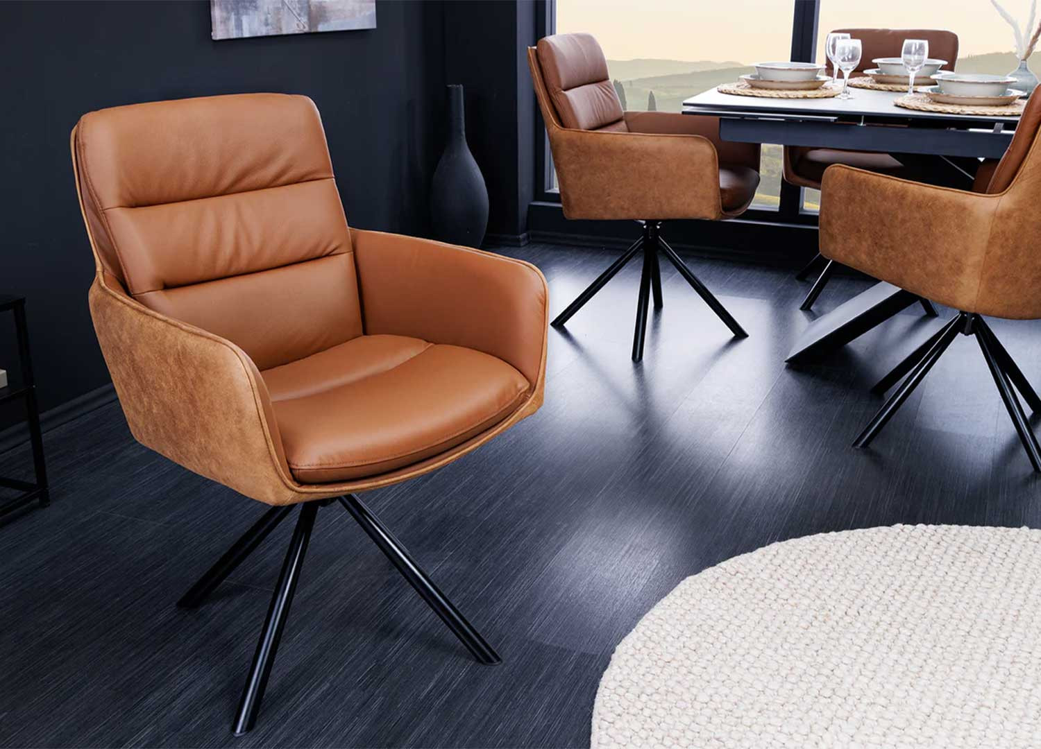 Chaises design salle à manger cuir de buffle et tissu couleur cognac avec piétement métal noir