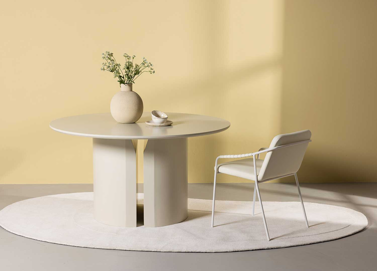 Lot de 2 chaises simili cuir et acier beige