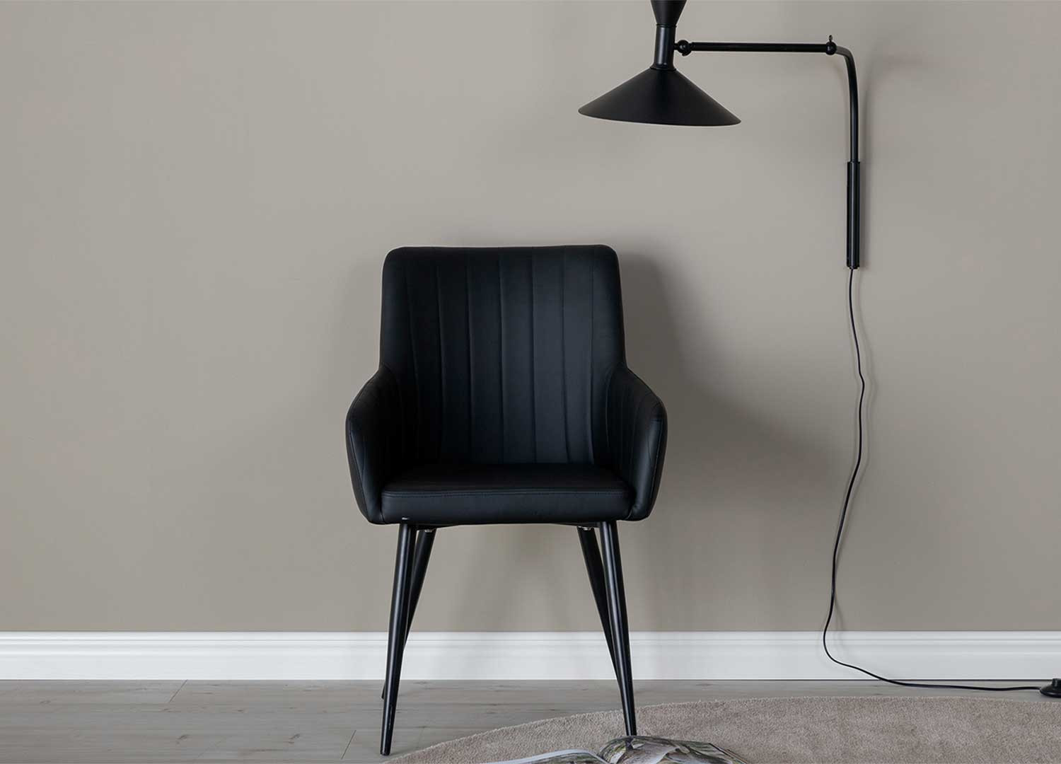 Lot de 2 chaises simili cuir noir avec accoudoirs