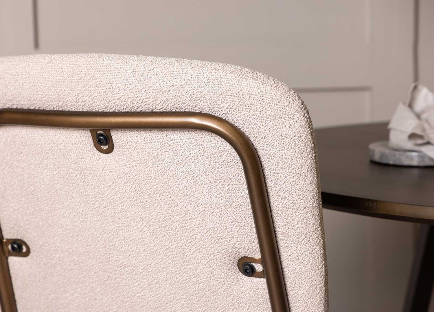Lot de 2 chaises tissu beige et pieds en acier marron