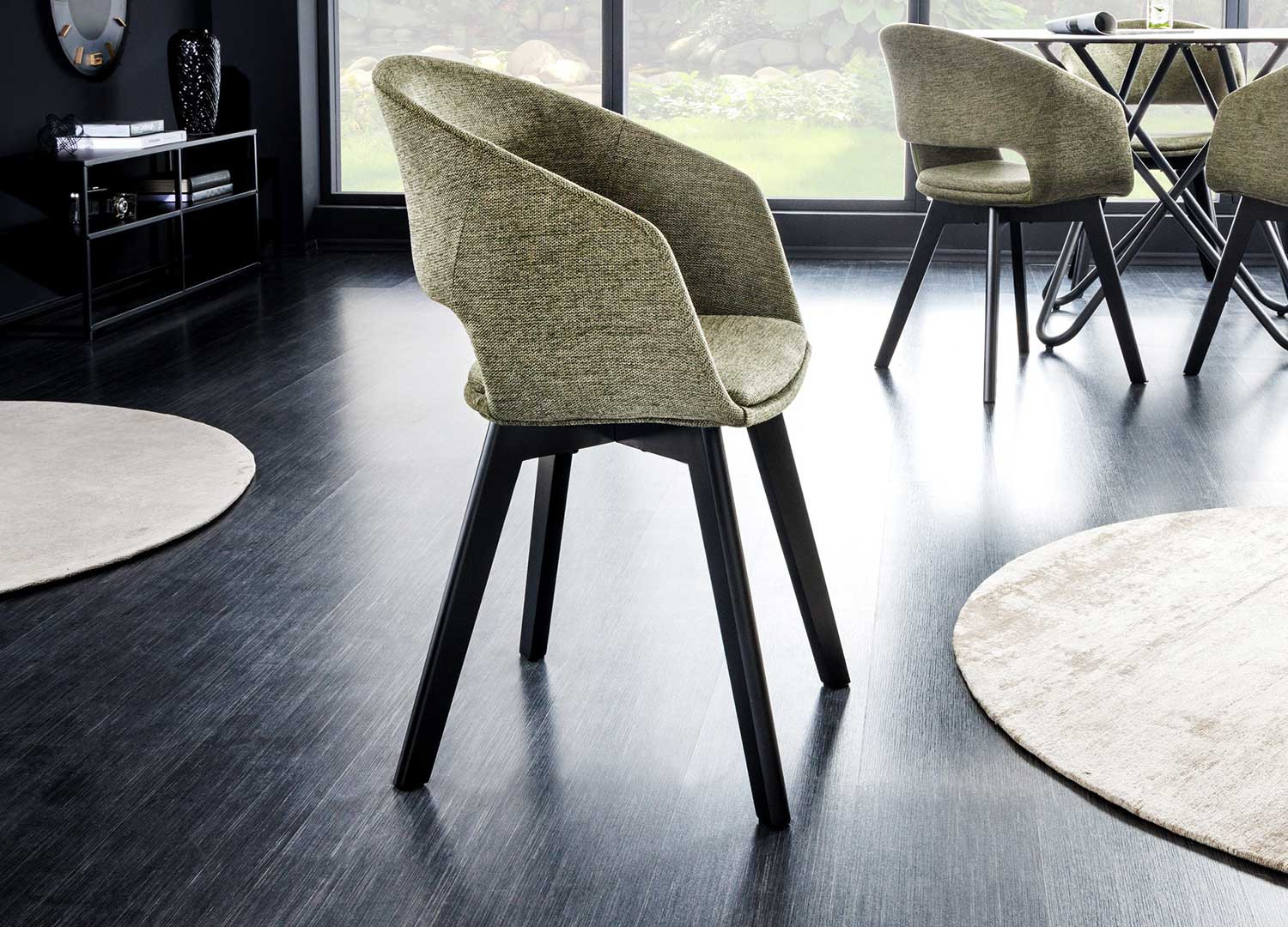 Lot de 2 chaises tissu vert et pieds en bois noir