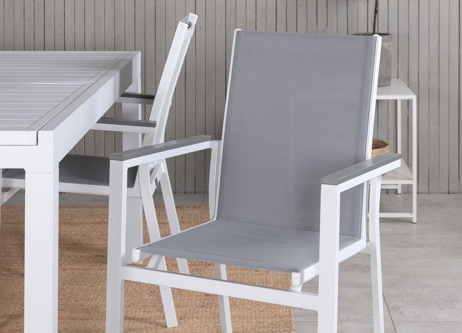 Lot de 2 fauteuils de jardin empilables gris et blanc