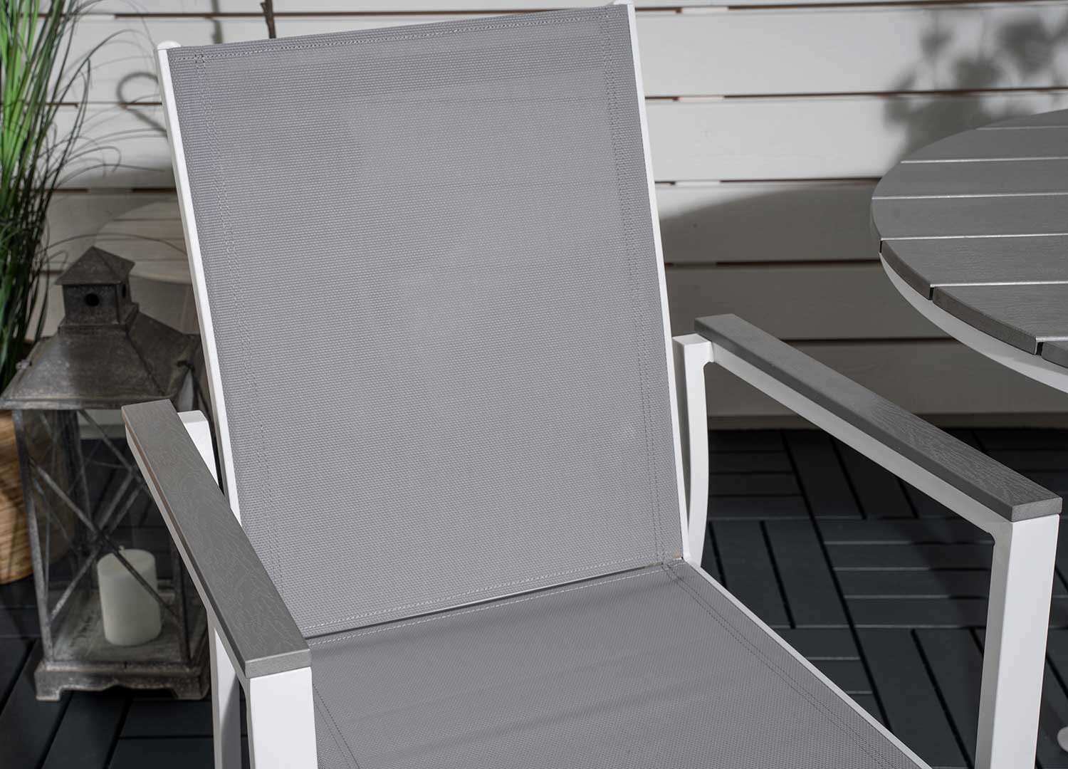 Lot de 2 fauteuils de jardin empilables gris et blanc