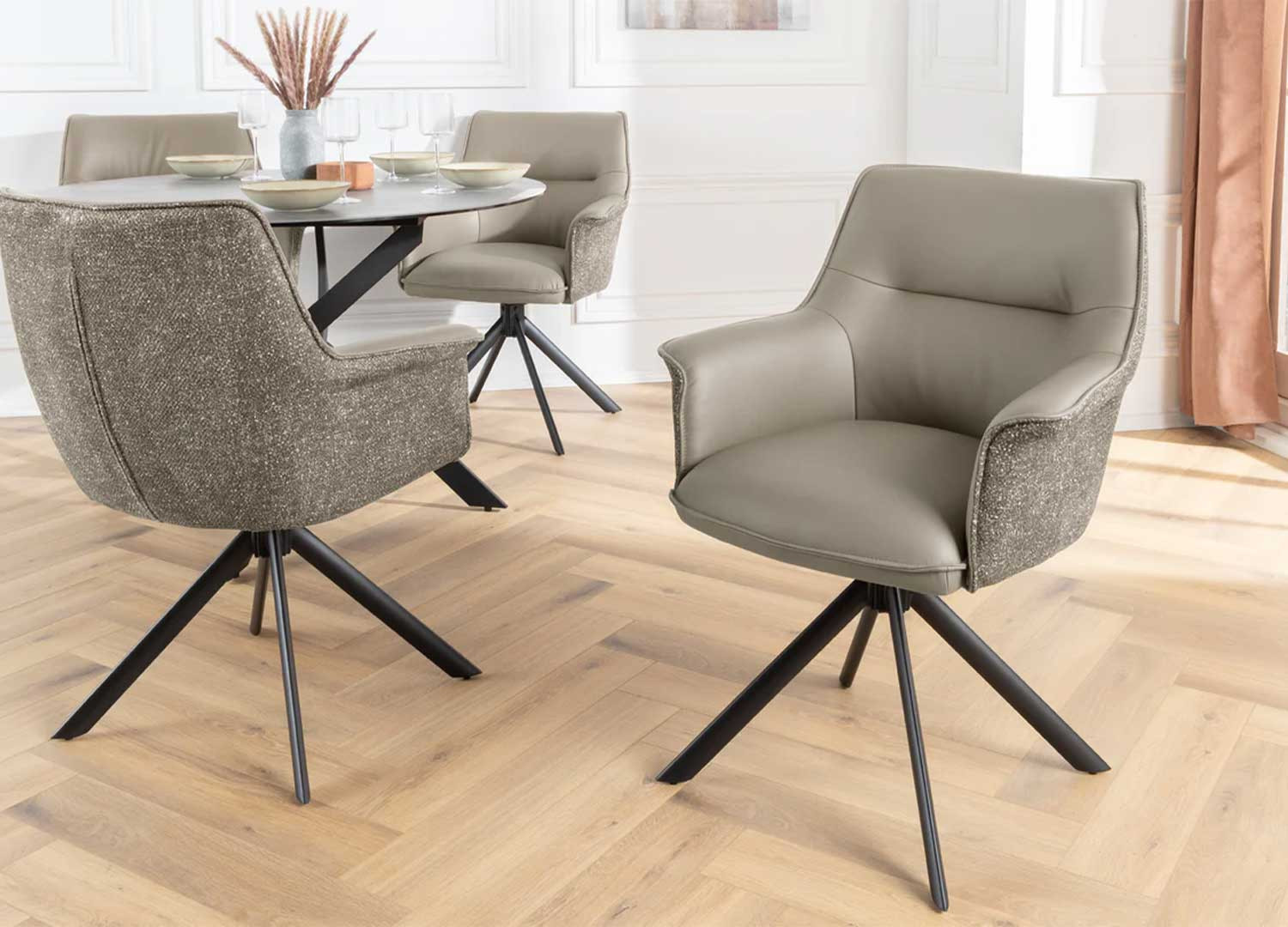 Lot de 2 fauteuils pivotants en cuir et tissu taupe Darek