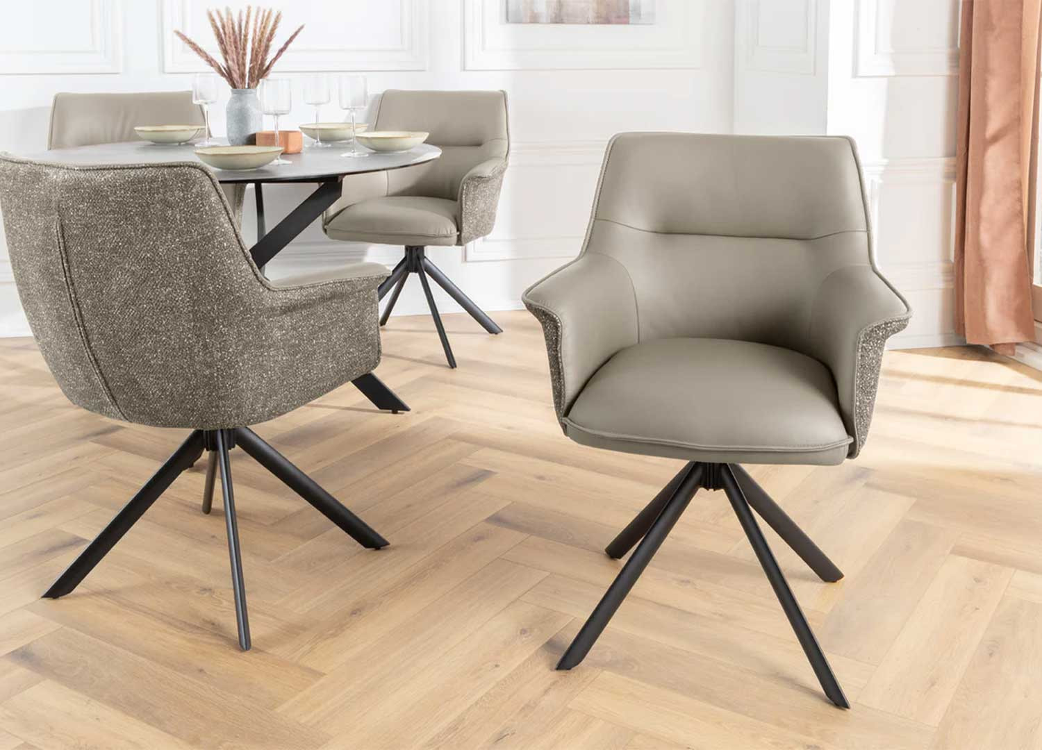 Lot de 2 fauteuils pivotants en cuir et tissu taupe Darek