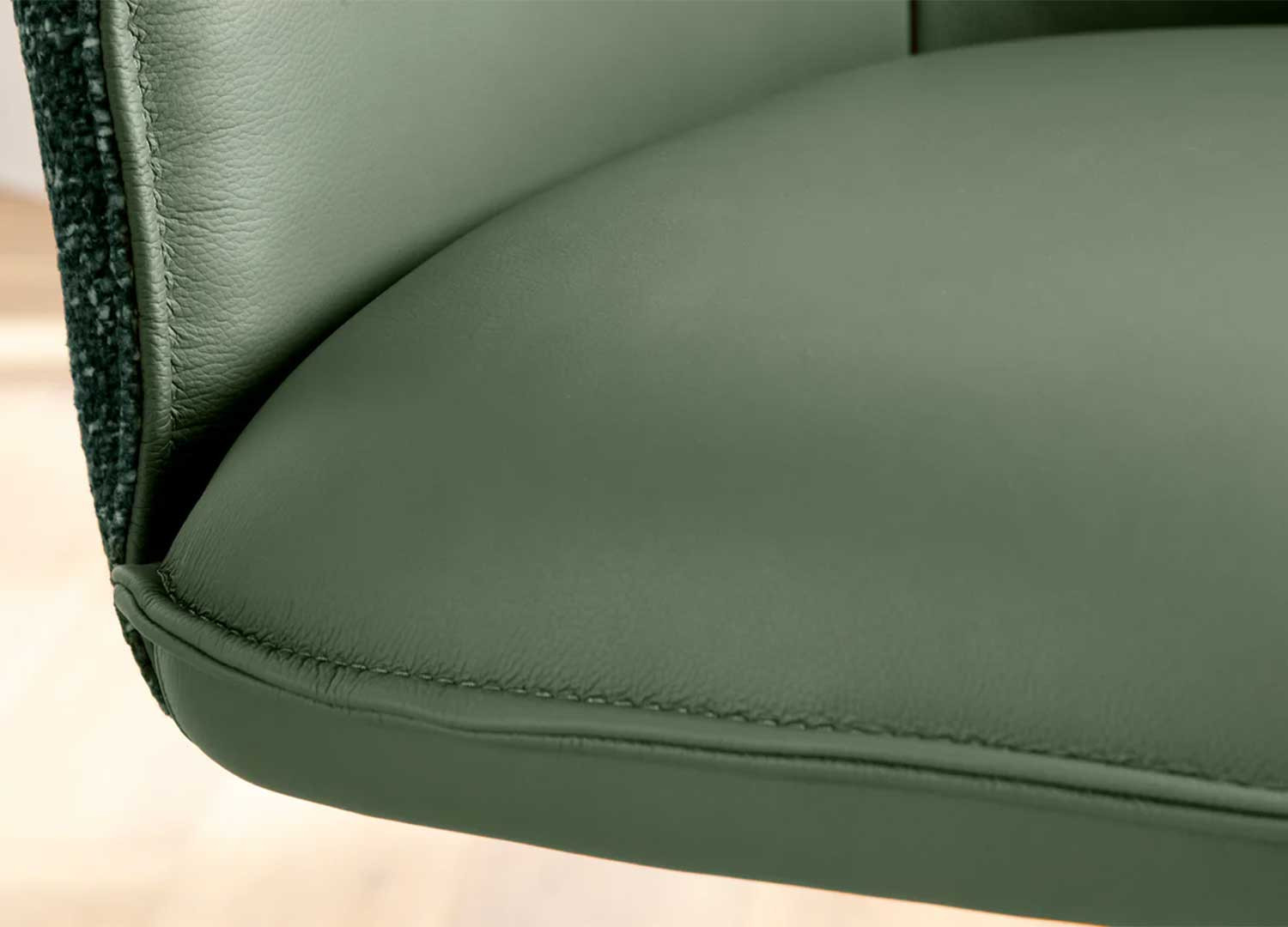Lot de 2 fauteuils pivotants en cuir et tissu vert Darek