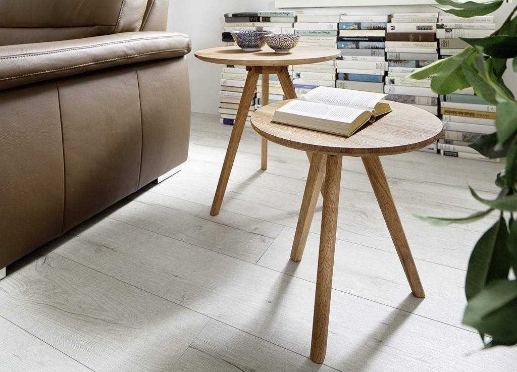 Lot de 2 tables d'appoint en chêne massif huilé