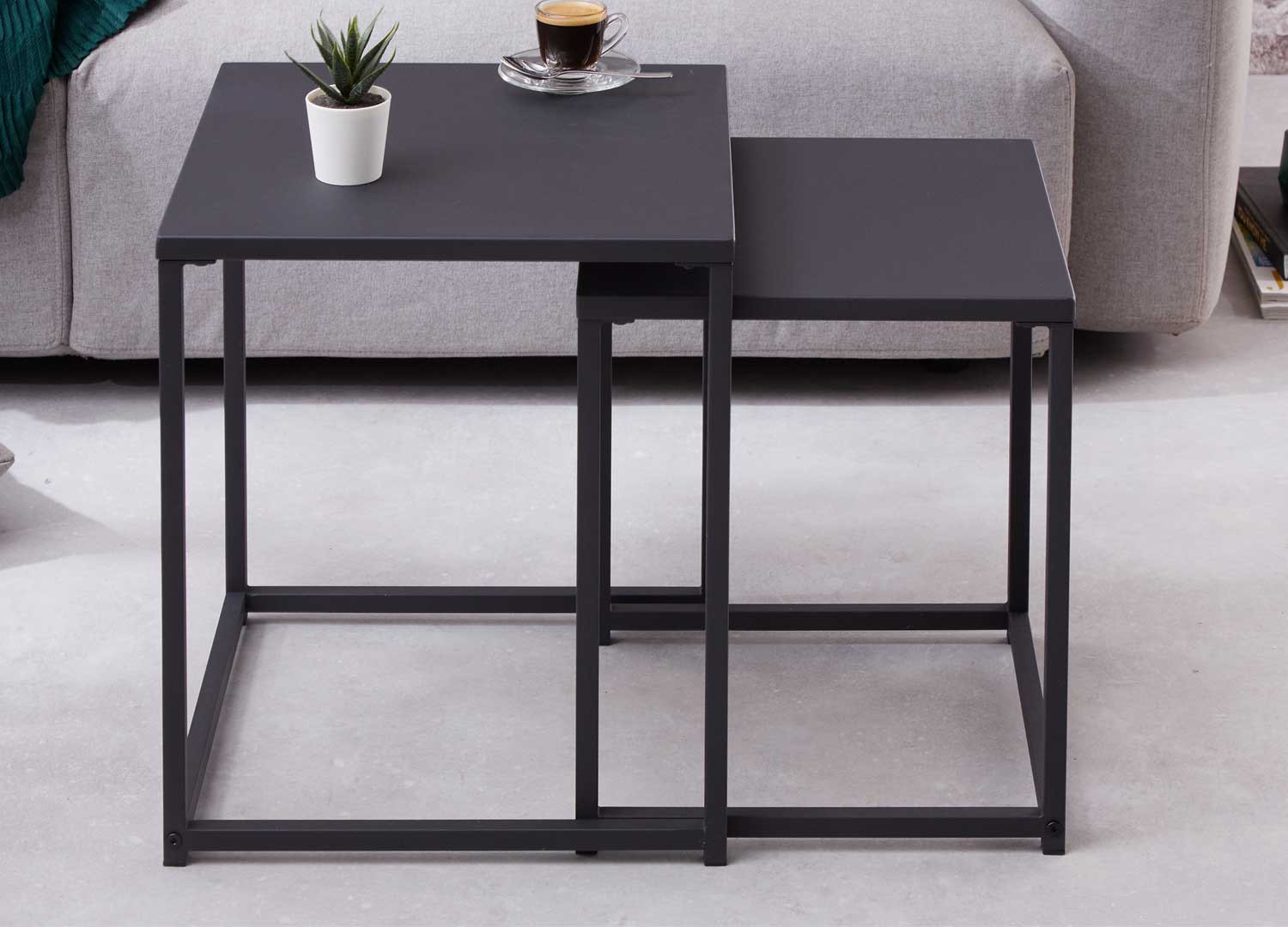 Lot de 2 tables d'appoint en métal noir